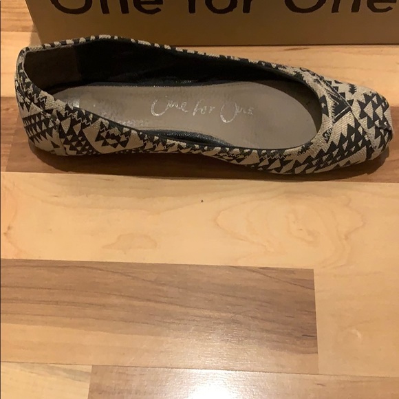Aztec print Toms flats! - Picture 4 of 6